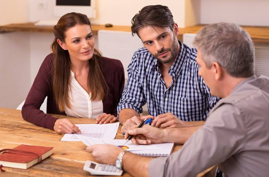 estate lawyers having a conversation to the couple